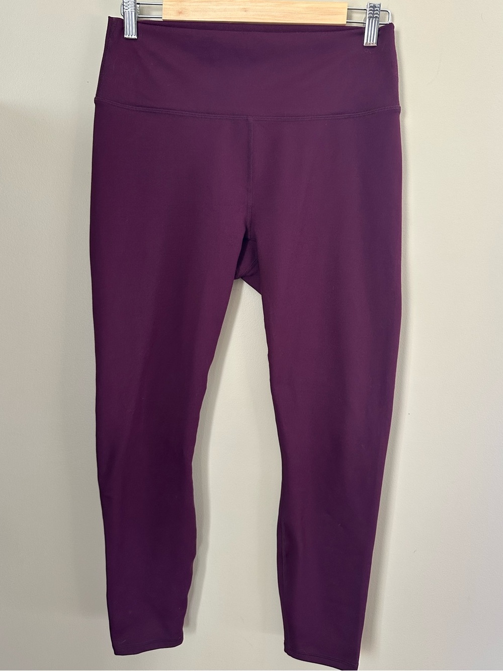 Fabletics Magenta 3/4 Powerhold Leggings Sz L